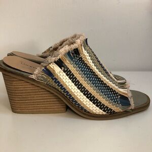 NWOT Lucky Brand Leyshia Blue and Tan Raffia Woven Slide Mules